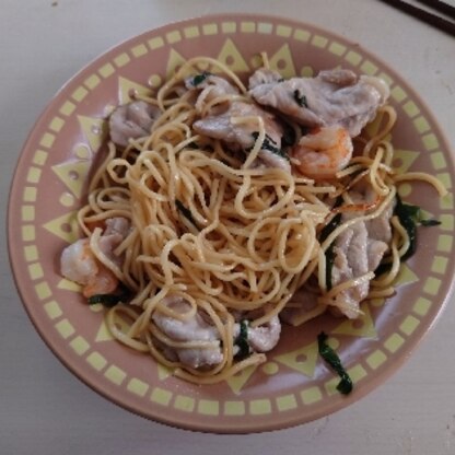 今日は上海焼きそばを作りました。同じ豚肉を使った料理と言う事で作ったよ。レポートを送らせて頂きました。